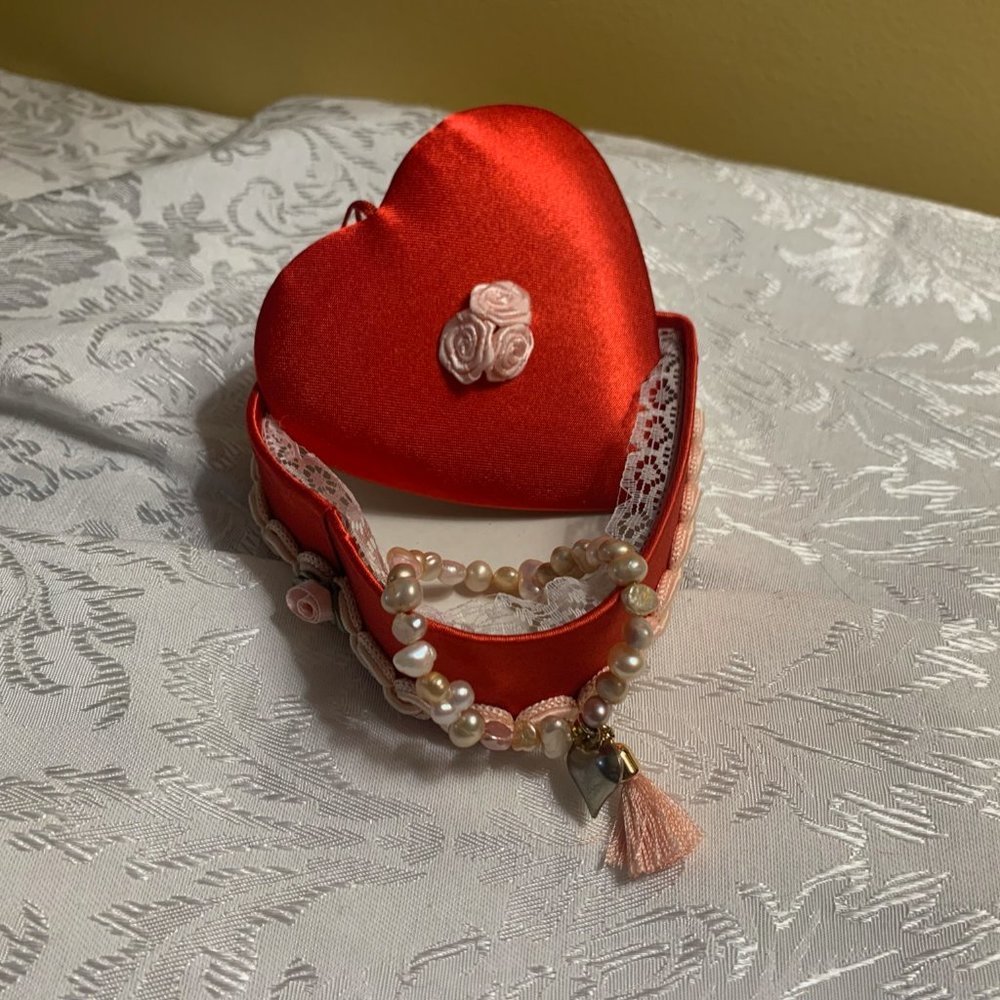 Pearl Bracelet & Red Satin Heart Container - Picture 3 of 6